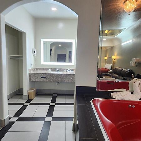 Scottish Inn & Suites Sam Houston Parkway Esterno foto