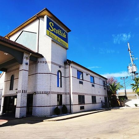 Scottish Inn & Suites Sam Houston Parkway Esterno foto