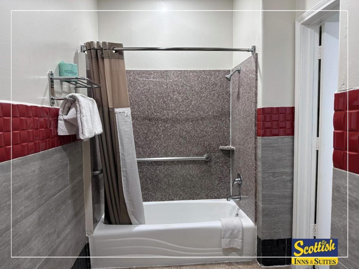 Scottish Inn & Suites Sam Houston Parkway Esterno foto