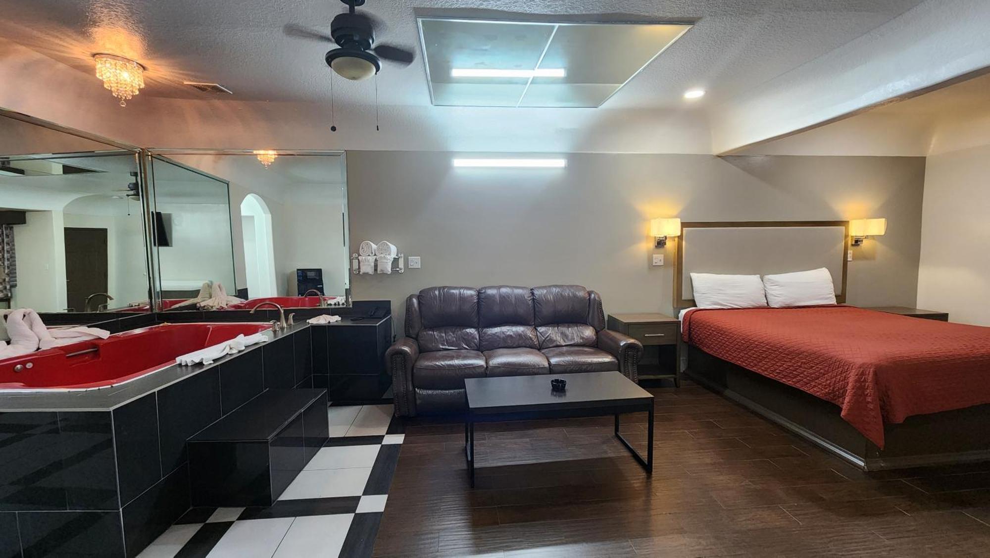 Scottish Inn & Suites Sam Houston Parkway Esterno foto