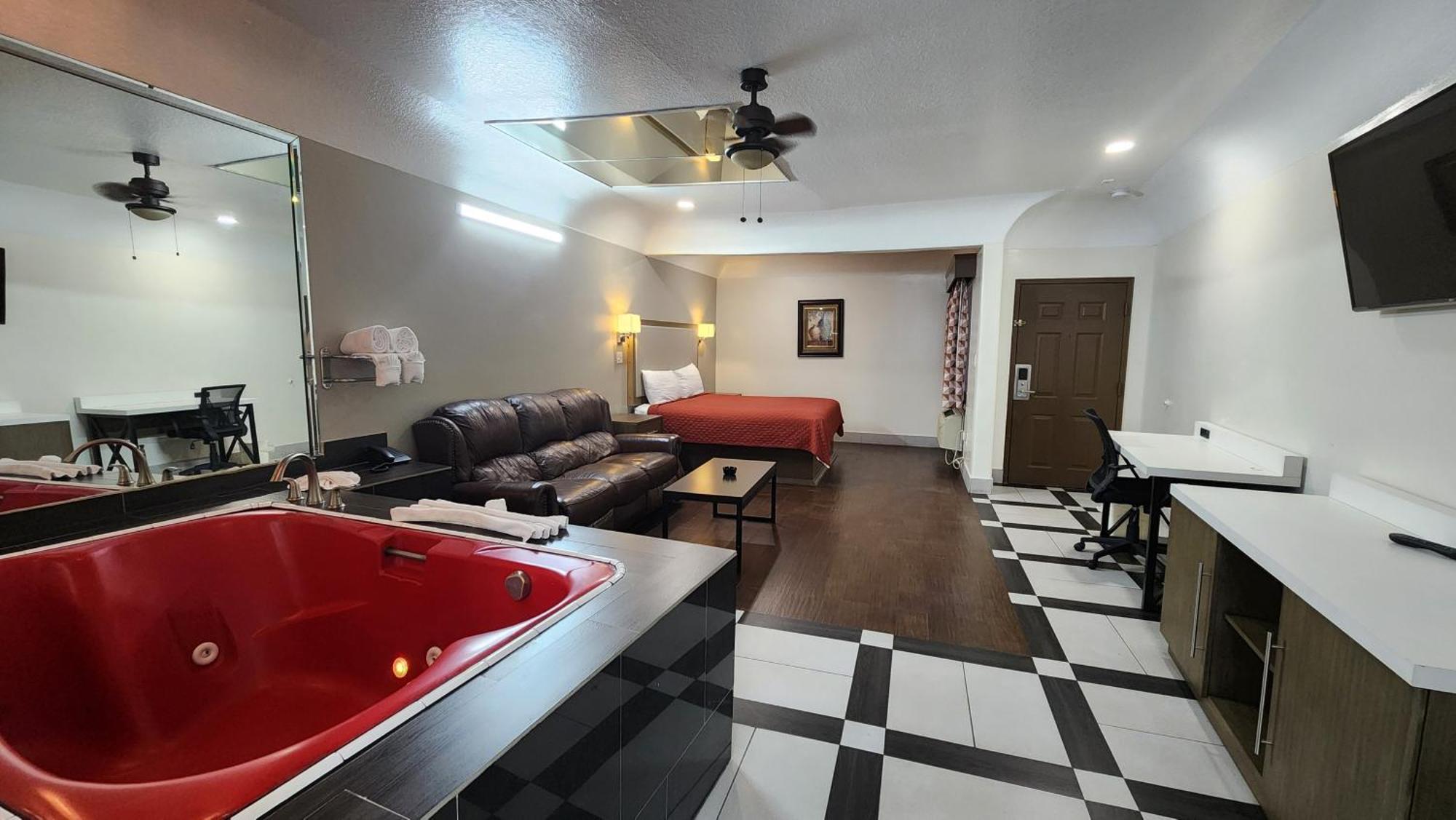 Scottish Inn & Suites Sam Houston Parkway Esterno foto