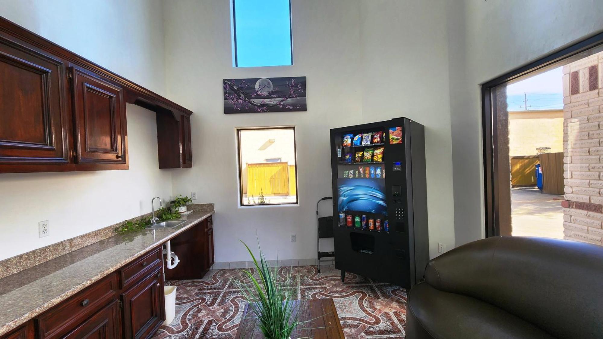 Scottish Inn & Suites Sam Houston Parkway Esterno foto