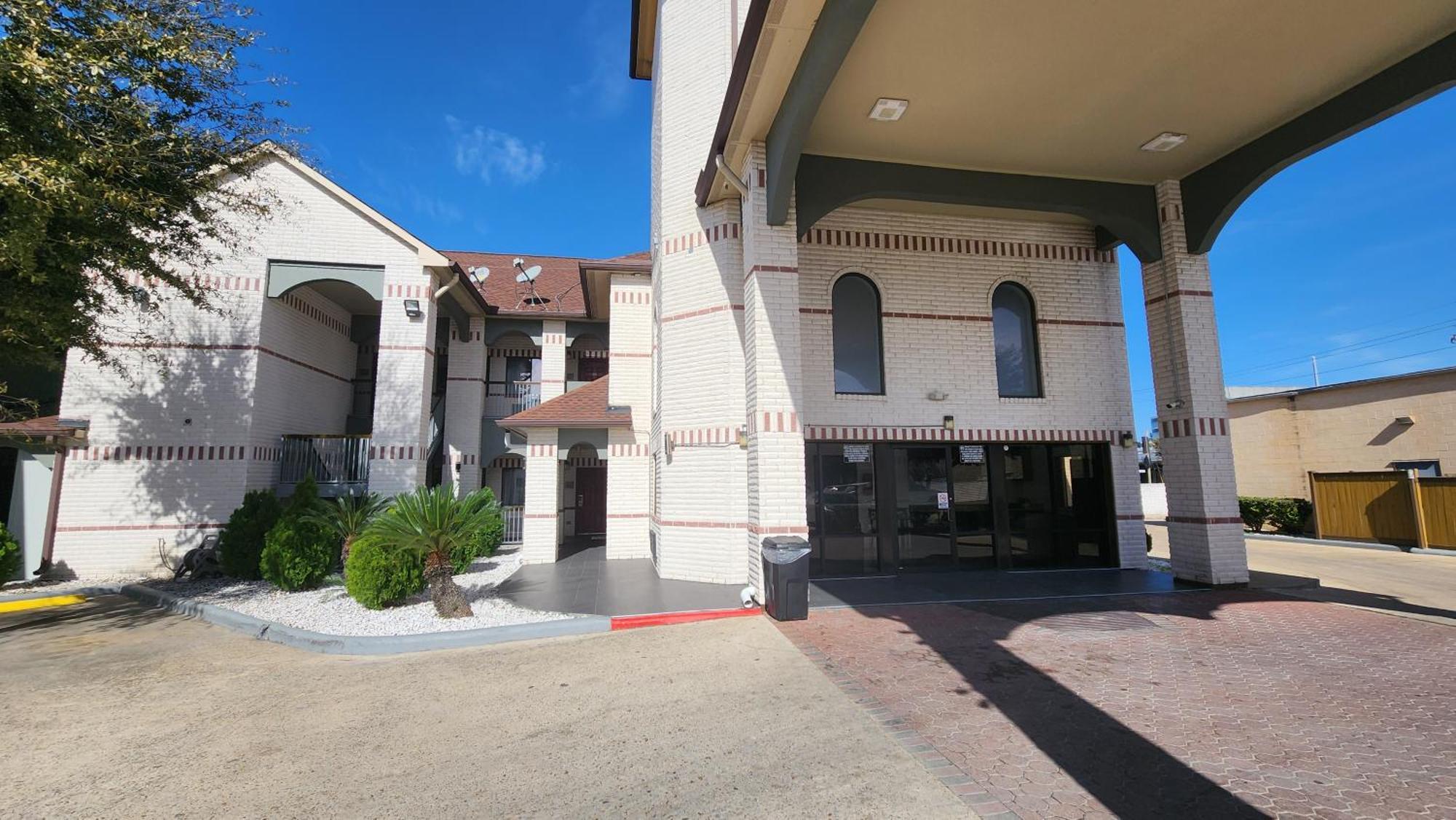 Scottish Inn & Suites Sam Houston Parkway Esterno foto