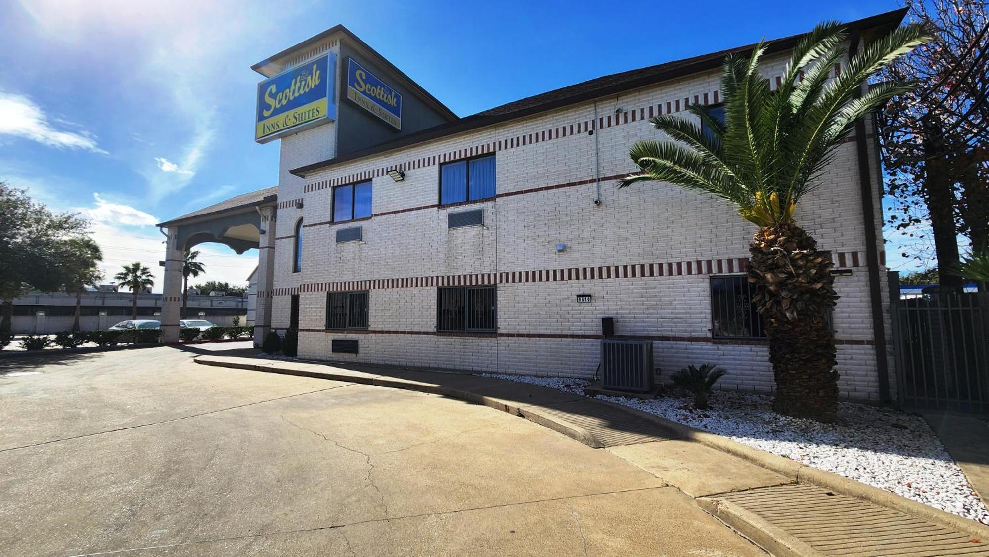Scottish Inn & Suites Sam Houston Parkway Esterno foto
